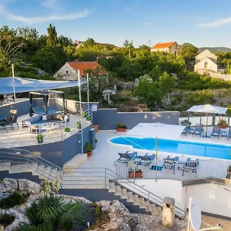 Vito - With Heated Pool, Whirlpool, Gym * Sarici (Split-Dalmatia)