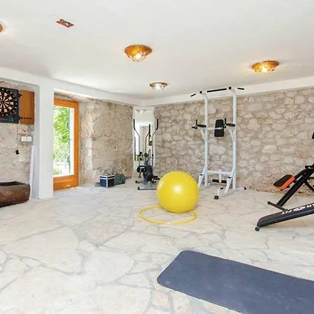 Vito - With Heated Pool, Whirlpool, Gym *