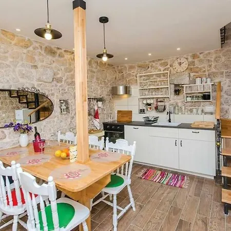 Vito - With Heated Pool, Whirlpool, Gym Holiday home Sarici (Split-Dalmatia)
