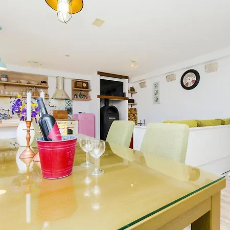 Vito - With Heated Pool, Whirlpool, Gym *